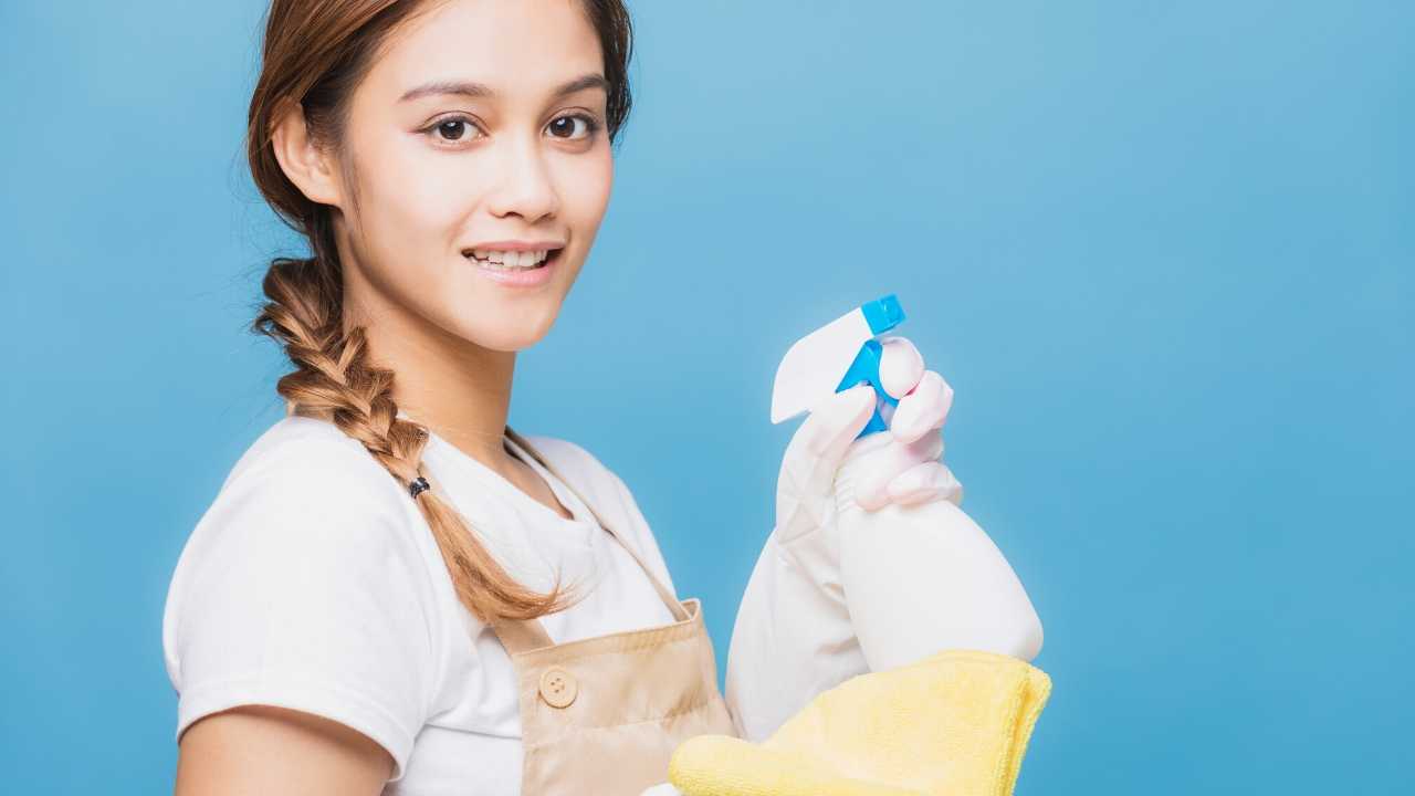 25 Crazy Attempts at Preventing Squirrels From Reaching Bird Feeders